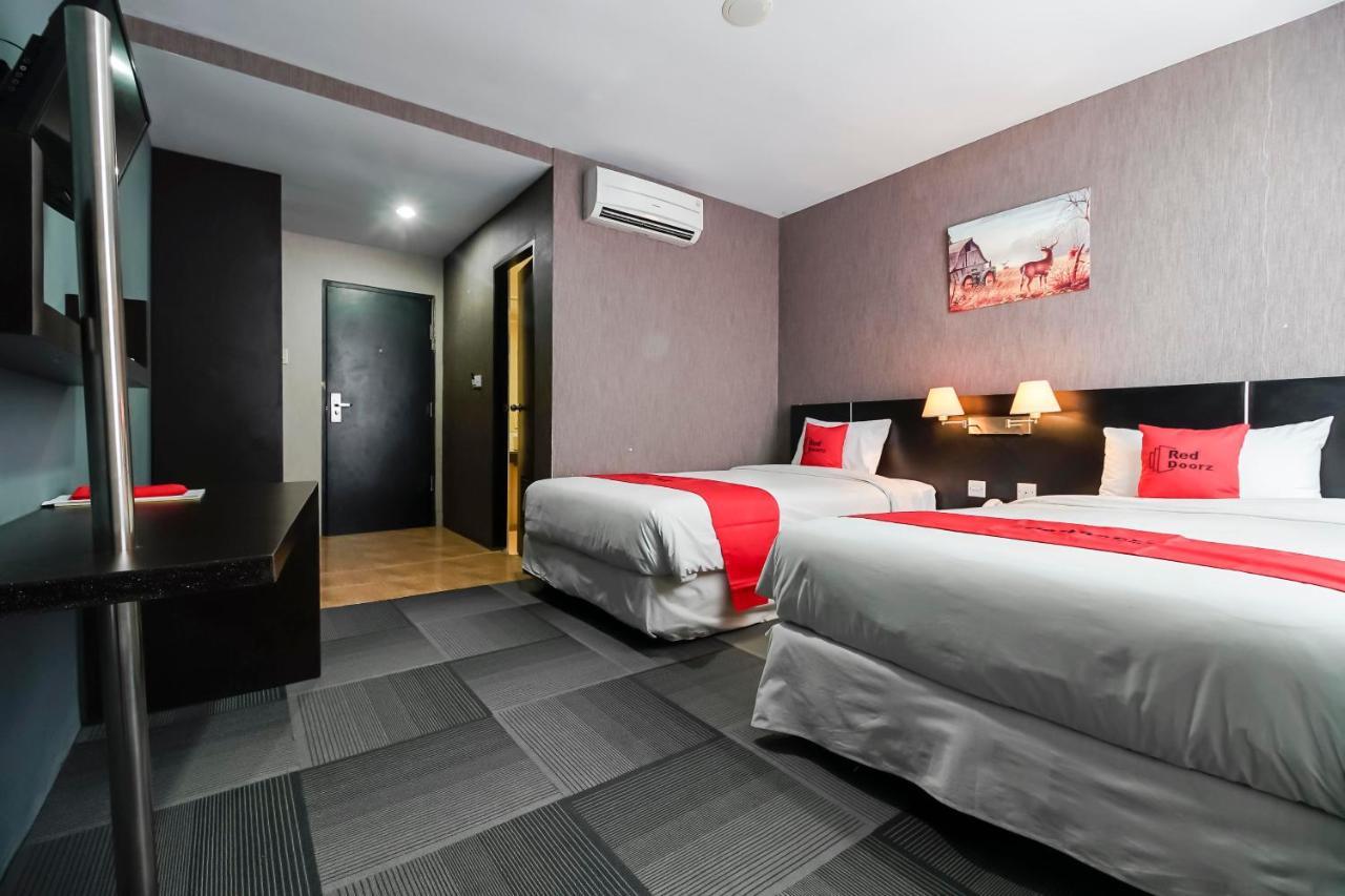 马卡萨 Reddoorz Premium Near Pantai Losari 2酒店 外观 照片